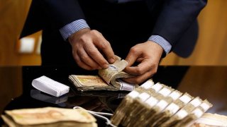 عبور حجم نقدینگی از ۵۵۰۰ هزار میلیارد تومان عبور حجم نقدینگی از ۵۵۰۰ هزار میلیارد تومان
