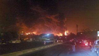آخرین وضعیت از آتش انبار نفت شهران و مخزن سوخت جنوب تهران آخرین وضعیت از آتش انبار نفت شهران و مخزن سوخت جنوب تهران