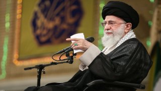 رهبر انقلاب: همه مسلمانان در کنار مردم لبنان و حزبالله بایستند رهبر انقلاب: همه مسلمانان در کنار مردم لبنان و حزبالله بایستند