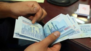 خبر خوش برای کارمندان/ با پرداخت فوقالعاده خاص موافقت شد خبر خوش برای کارمندان/ با پرداخت فوقالعاده خاص موافقت شد